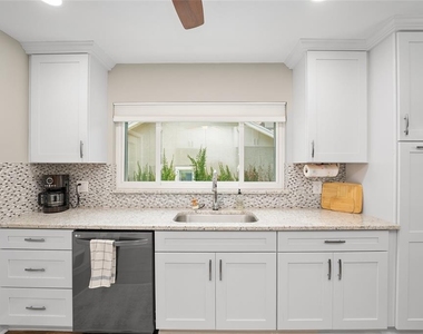 8140 Nw 48th Lane - Photo Thumbnail 21