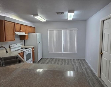 16 Walnut Run Court - Photo Thumbnail 2