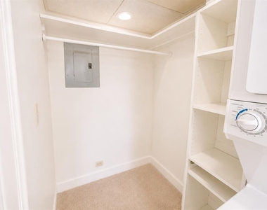 151 E Washington Street - Photo Thumbnail 8