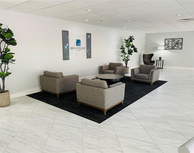 151 E Washington Street - Photo Thumbnail 9