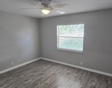 5657 Struthers Court - Photo Thumbnail 10
