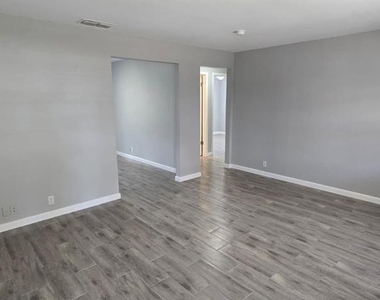 5657 Struthers Court - Photo Thumbnail 17
