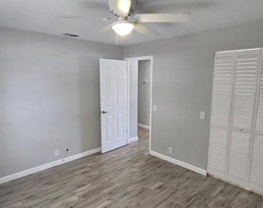 5657 Struthers Court - Photo Thumbnail 9