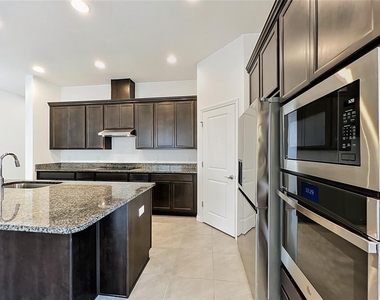 16007 Micelli Drive - Photo Thumbnail 13