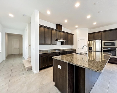 16007 Micelli Drive - Photo Thumbnail 9