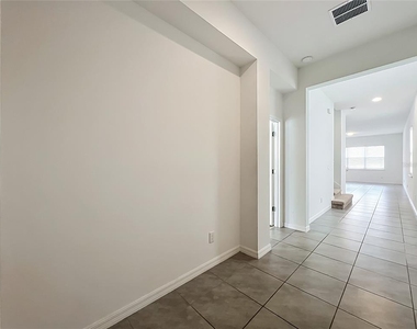 16007 Micelli Drive - Photo Thumbnail 4