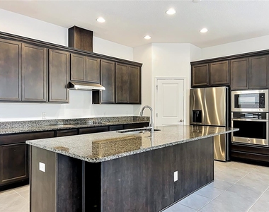 16007 Micelli Drive - Photo Thumbnail 10