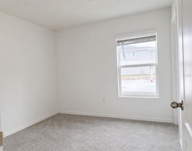2717 Raindrop Run Street - Photo Thumbnail 14