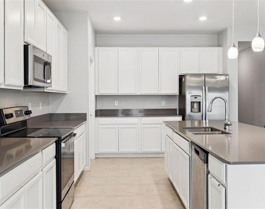 781 Taurus Lane - Photo Thumbnail 9