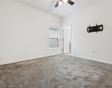 781 Taurus Lane - Photo Thumbnail 14