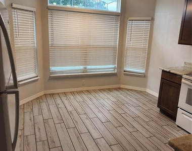 1108 Constantine Street - Photo Thumbnail 5