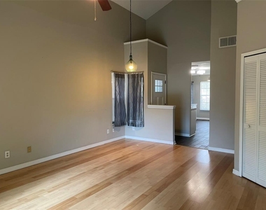 245 Alston Drive - Photo Thumbnail 5