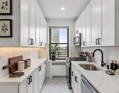 98-76 Queens Boulevard - Photo Thumbnail 6