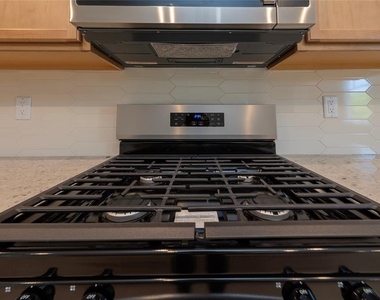 2408 Celebration Boulevard - Photo Thumbnail 8