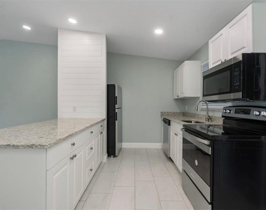 1184 Woodman Way - Photo Thumbnail 6