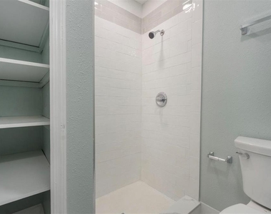 1184 Woodman Way - Photo Thumbnail 15