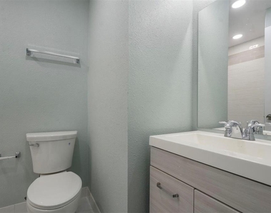 1184 Woodman Way - Photo Thumbnail 9