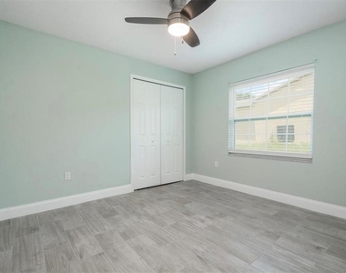 1184 Woodman Way - Photo Thumbnail 11