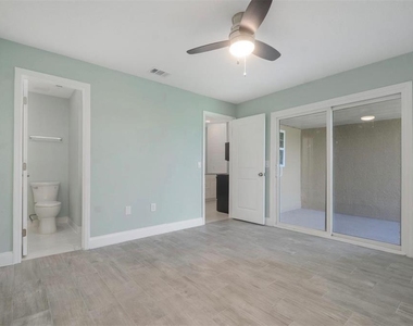 1184 Woodman Way - Photo Thumbnail 10