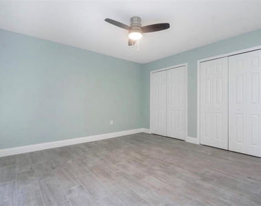 1184 Woodman Way - Photo Thumbnail 13