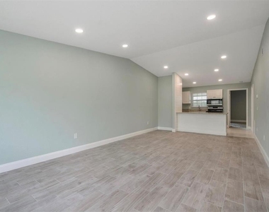 1184 Woodman Way - Photo Thumbnail 2