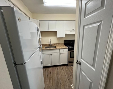 524 Georgetown Drive - Photo Thumbnail 11