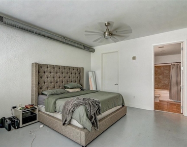 150 E Robinson Street - Photo Thumbnail 4