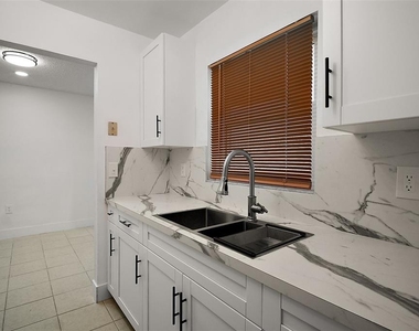 14884 Sw 35th Circle - Photo Thumbnail 9