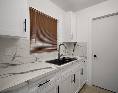 14884 Sw 35th Circle - Photo Thumbnail 7