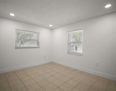 14884 Sw 35th Circle - Photo Thumbnail 13