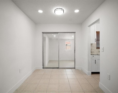 14884 Sw 35th Circle - Photo Thumbnail 6