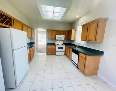 1738 Golfview Drive - Photo Thumbnail 7