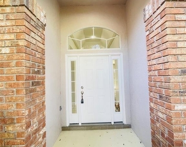 1738 Golfview Drive - Photo Thumbnail 2