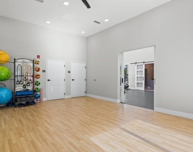8925 77th Terrace E - Photo Thumbnail 11