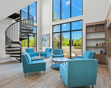 8925 77th Terrace E - Photo Thumbnail 3