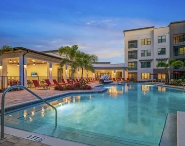 8925 77th Terrace E - Photo Thumbnail 1