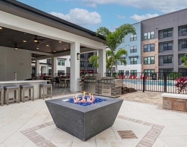 8925 77th Terrace E - Photo Thumbnail 7