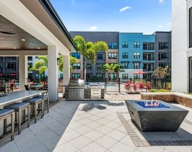 8925 77th Terrace E - Photo Thumbnail 6