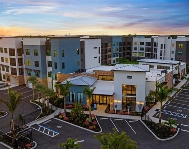 8925 77th Terrace E - Photo Thumbnail 16