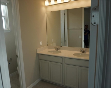 4976 Citrus Leaf Boulevard - Photo Thumbnail 2