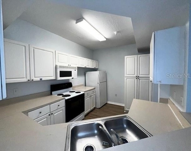 5554 Metrowest Boulevard - Photo Thumbnail 16