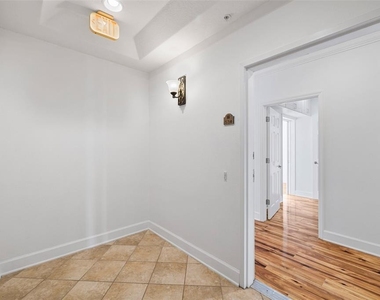 7532 Toscana Boulevard - Photo Thumbnail 5