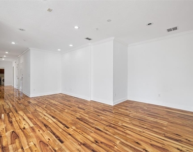 7532 Toscana Boulevard - Photo Thumbnail 7