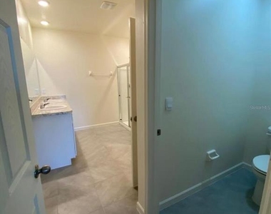 822 Se Remington Green Drive - Photo Thumbnail 27