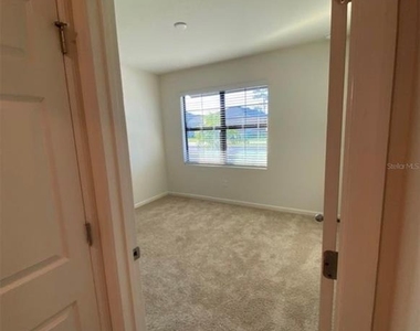 822 Se Remington Green Drive - Photo Thumbnail 8
