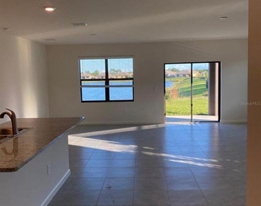 822 Se Remington Green Drive - Photo Thumbnail 15