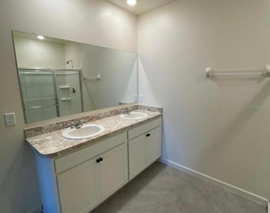 822 Se Remington Green Drive - Photo Thumbnail 30