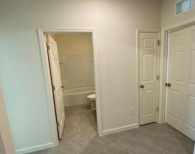 822 Se Remington Green Drive - Photo Thumbnail 12
