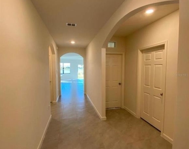 822 Se Remington Green Drive - Photo Thumbnail 4
