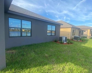 822 Se Remington Green Drive - Photo Thumbnail 40